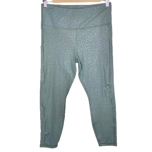 Athleta Ultimate Stash Pocket Embossed 7/8 Tight Leggings - Picture 2 of 10